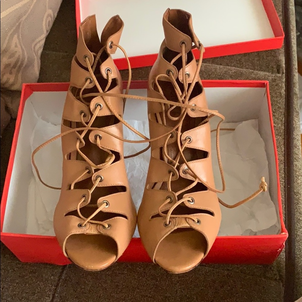 Lace up shoes - Picture 5 of 8